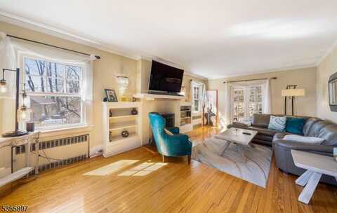 526 Highland Ave, Montclair, NJ 07043