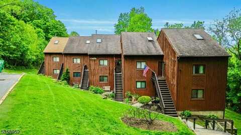 1 Red Lodge Dr, Vernon, NJ 07462