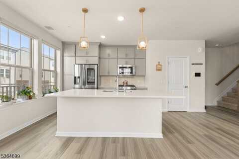 4 Arnold Dr, Wood Ridge, NJ 07075