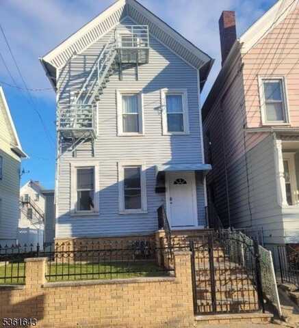 14 Delaware St, Elizabeth, NJ 07206