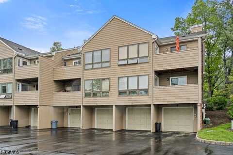 19 Sunrise Dr, Hilltop, NJ 07933
