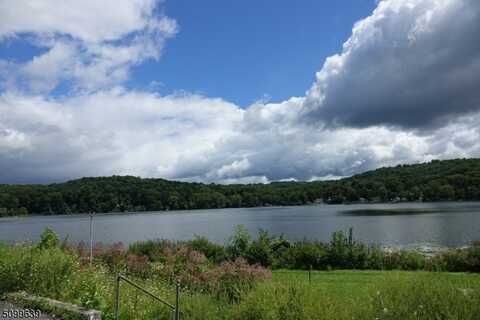 142 Lakeside Dr, Liberty Twp., NJ 07823