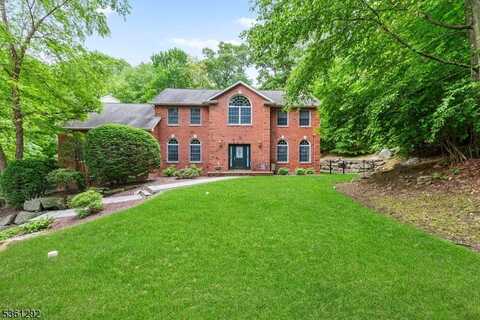 63 S Glen Rd, Kinnelon, NJ 07405