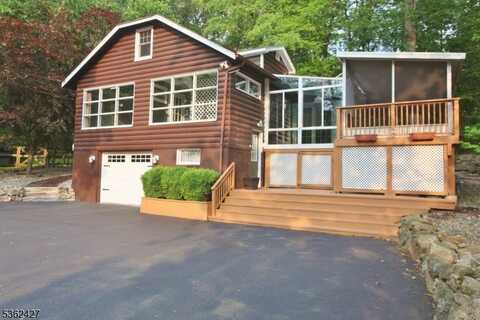 56 Rogerene Way, Mount Arlington, NJ 07850
