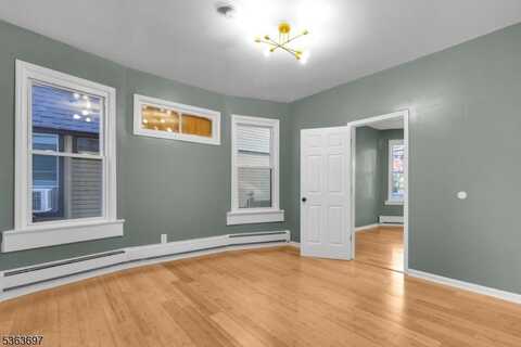 35 Coit St, Irvington, NJ 07111