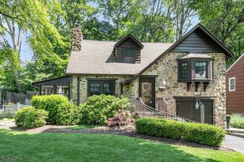 20 Howard St, Verona, NJ 07044