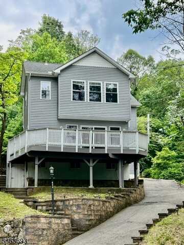 424 Lakeside Blvd, Hopatcong, NJ 07843