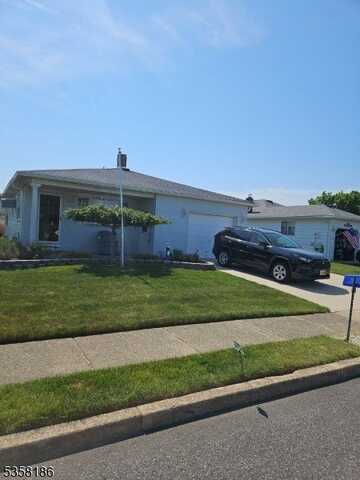 27 Maracaibo Pl, Berkeley, NJ 08757