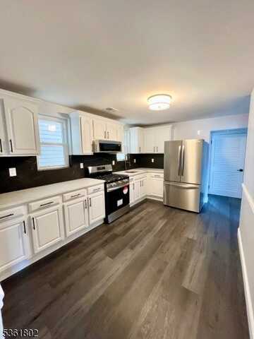 1 Gotthardt St, Newark, NJ 07105