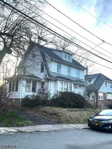 2 Forest Ct, Passaic, NJ 07055