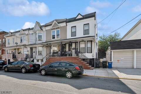36 1/2 Hecker St, Newark, NJ 07103
