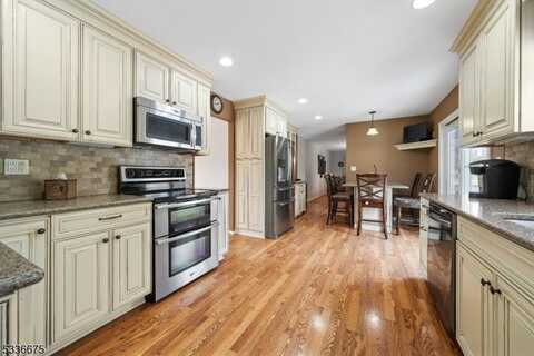 6 Cambridge Ct, Mount Olive Twp., NJ 07828