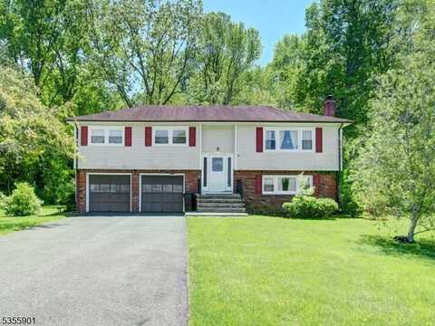30 Henrietta Dr, Fairfield, NJ 07004