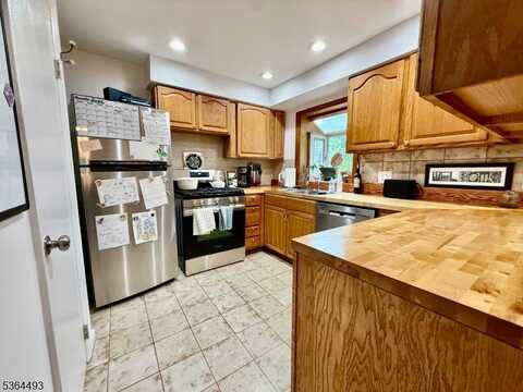 153 Valley Rd, Montclair, NJ 07042