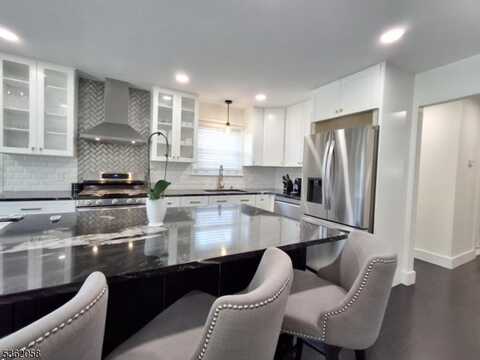 22 Macedulski Ter, South Amboy, NJ 08879