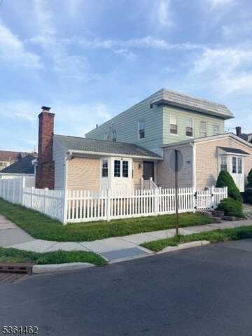 142 Longfellow St, Carteret, NJ 07008