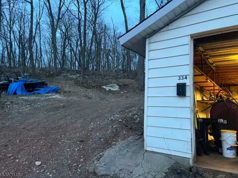 334 Maxim Dr, Hopatcong, NJ 07843