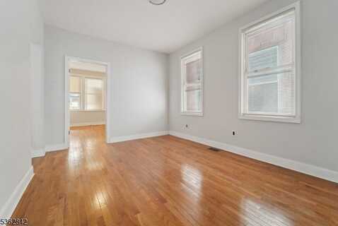 92 Warner Ave, Jersey City, NJ 07305