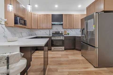 2730 Vauxhall Rd, Union, NJ 07083