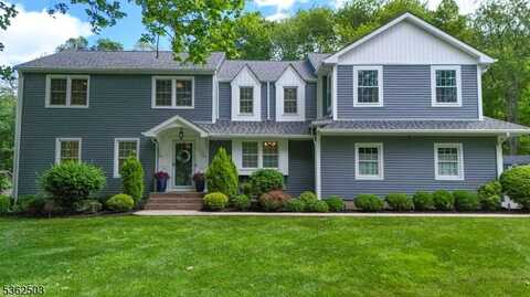 32 Launcelot Ln, Bernardsville, NJ 07920