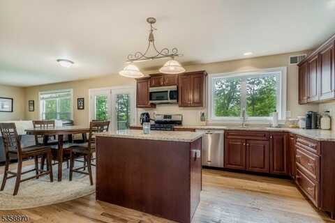 221 Sussex Ave, Andover, NJ 07860