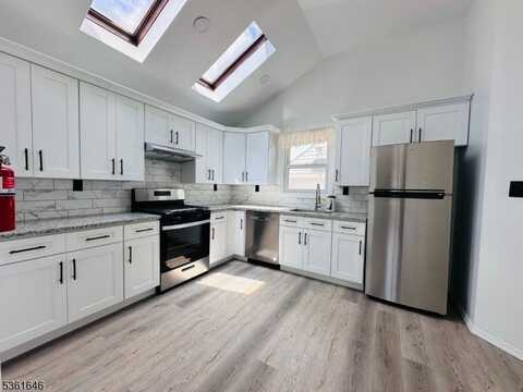 13 Mercury Rd, Edison, NJ 08817