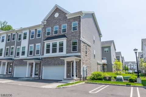 9 Mccluskey Pl, Plainsboro, NJ 07950