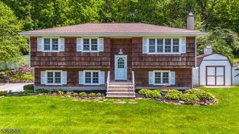 1 Hemlock Dr, Franklin, NJ 07416
