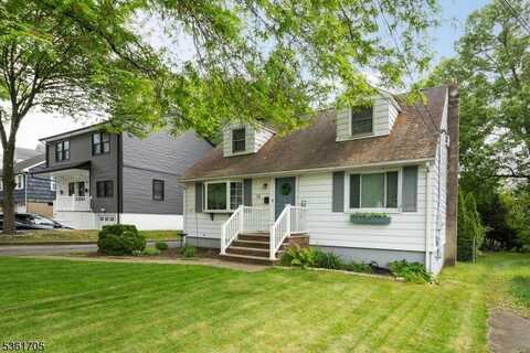 35 Woodward Ave, Bloomingdale, NJ 07403