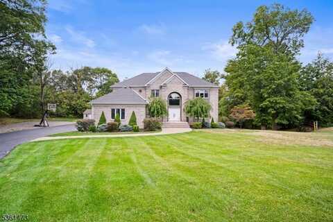 10 Smock Ct, Montville, NJ 07082