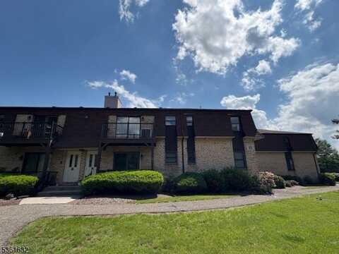 904 Yorkshire Dr, Raritan, NJ 08822