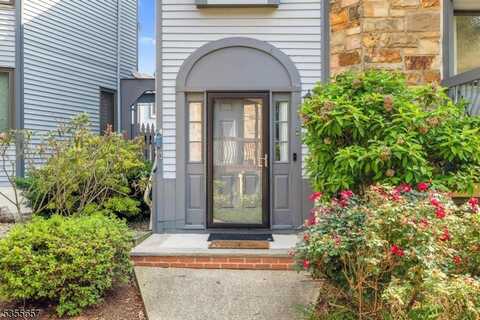 8 Delbarton Ct, Washington, NJ 07840