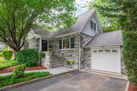 17 W Fairmount Ave, Maywood, NJ 07607