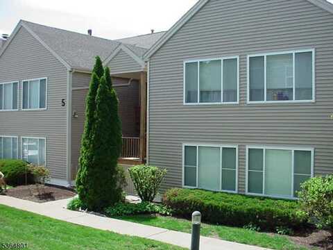 56 Falcon Ridge Way, Hamburg, NJ 07419