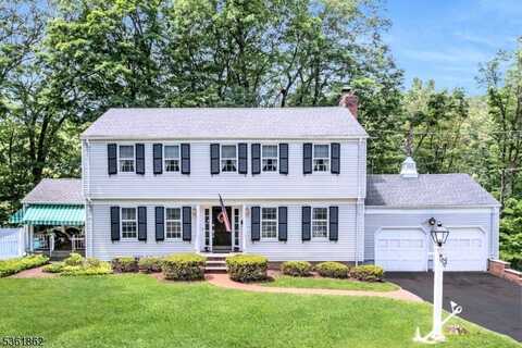 57 Thunderbird Dr, Oakland, NJ 07436