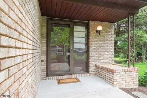 25 Valley Forge Ln, Whippany, NJ 07950