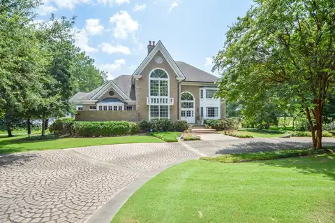 645 Waverly Dr, West Point, MS 39773