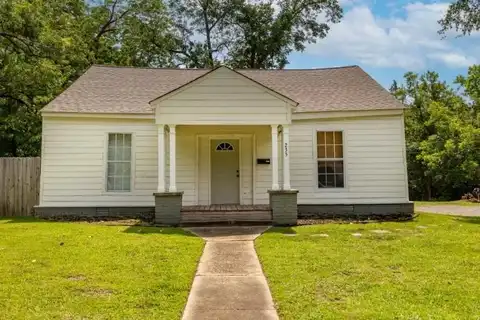 235 Louisville Street, Starkville, MS 39759