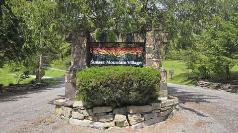 1017-1021 Sunset Mountain Village, Slatyfork, WV 26291