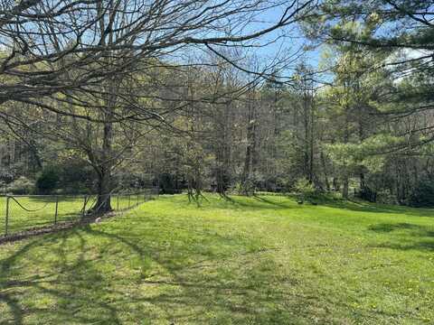 5744 W Midland Trail, Charmco, WV 25958