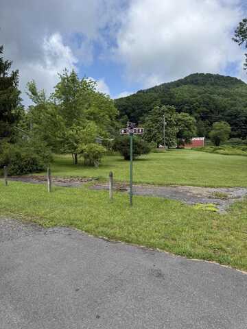 4th St, Rainelle, WV 25962