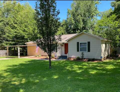 1917 Brooklane Dr., Hattiesburg, MS 39401