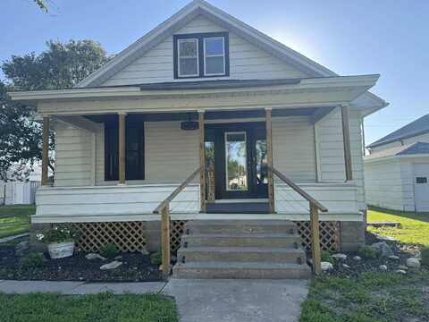 213 3rd St, Claflin, KS 67525