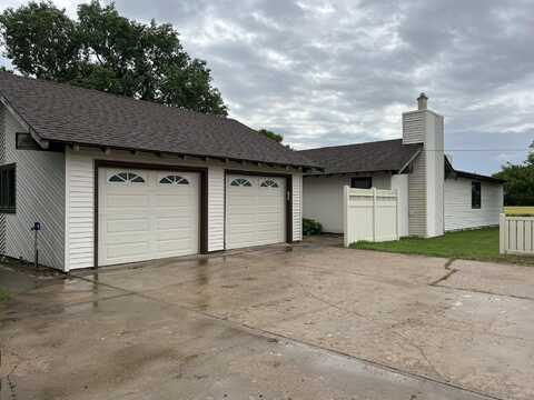 130 Walnut Creek, Great Bend, KS 67530