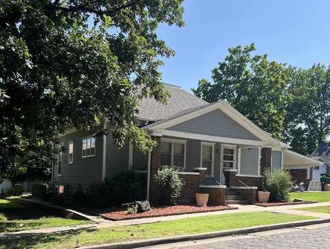 215 W 8th St, Larned, KS 67550