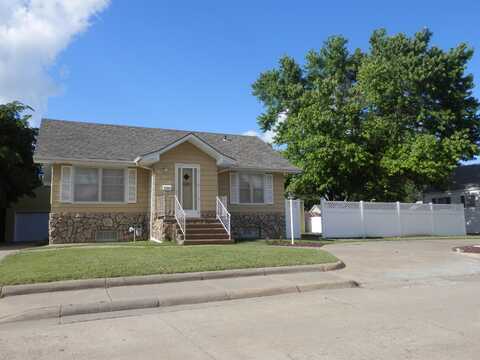 949 E 4th, Russell, KS 67665