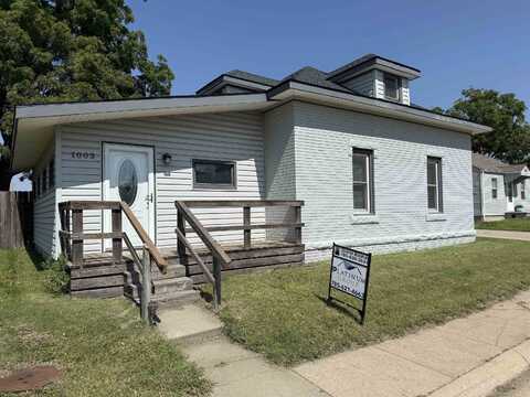 1003 Fern, Victoria, KS 67671