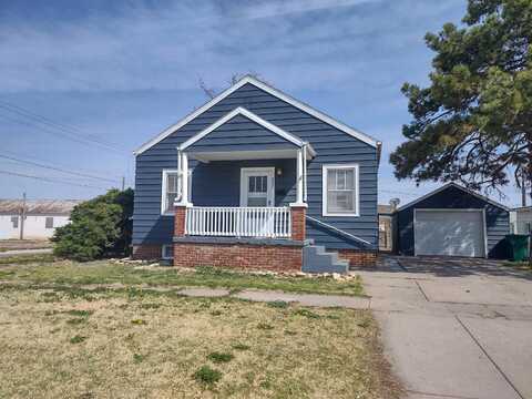 237 W 8th St, Russell, KS 67665