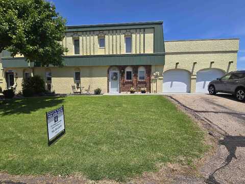 207 Castillian, Hays, KS 67601