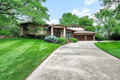 12 Prairie Dunes Dr, Hutchinson, KS 67502